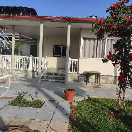 Artzie. έξοχικο με τεράστιο εξωτερικό χώρο. *