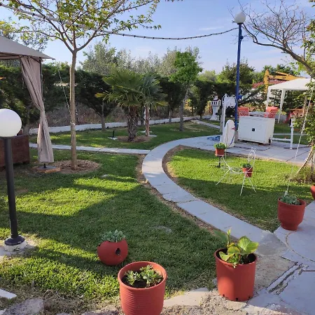 بيت للعطل Artzie. έξοχικο με τεράστιο εξωτερικό χώρο.