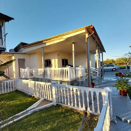 Artzie. έξοχικο με τεράστιο εξωτερικό χώρο. * Nea Kallikrateia