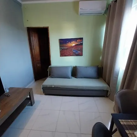 Artzie. έξοχικο με τεράστιο εξωτερικό χώρο. * Nea Kallikrateia