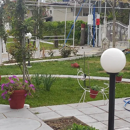 Holiday home Artzie. έξοχικο με τεράστιο εξωτερικό χώρο. *