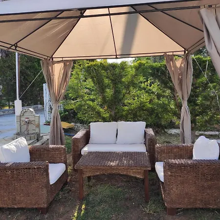 Holiday home Artzie. έξοχικο με τεράστιο εξωτερικό χώρο. Nea Kallikrateia
