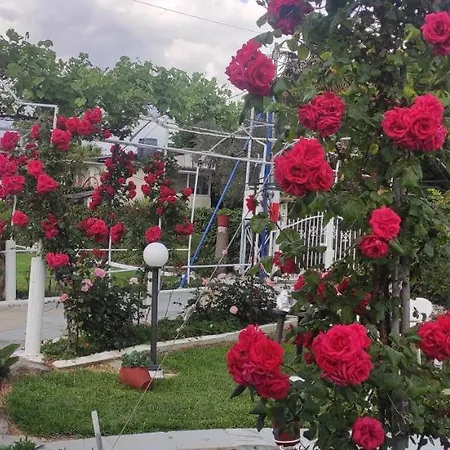 Holiday home Artzie. έξοχικο με τεράστιο εξωτερικό χώρο. *
