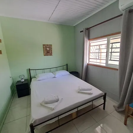 Artzie. έξοχικο με τεράστιο εξωτερικό χώρο. Holiday home Nea Kallikrateia