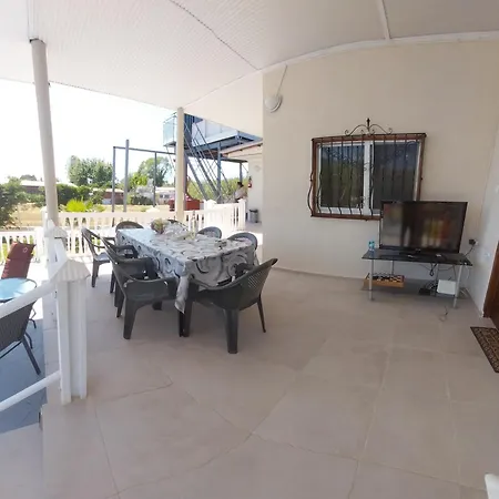 Holiday home Artzie. έξοχικο με τεράστιο εξωτερικό χώρο. Nea Kallikrateia