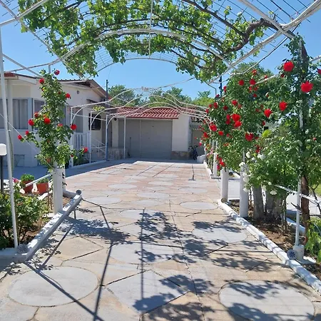 Holiday home Artzie. έξοχικο με τεράστιο εξωτερικό χώρο.