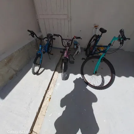 Holiday home Artzie. έξοχικο με τεράστιο εξωτερικό χώρο. Nea Kallikrateia