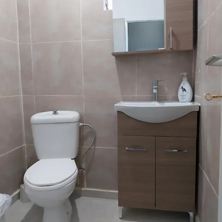 Artzie. έξοχικο με τεράστιο εξωτερικό χώρο.