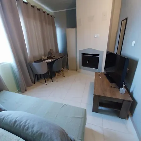 Artzie. έξοχικο με τεράστιο εξωτερικό χώρο.