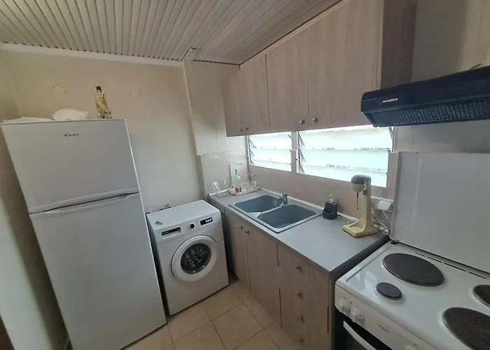 Artzie. έξοχικο με τεράστιο εξωτερικό χώρο. 度假居 Nea Kallikrateia