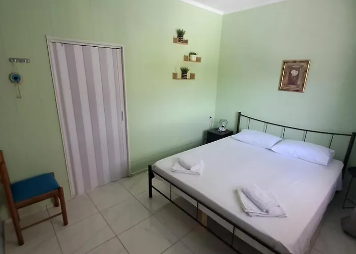 Artzie. έξοχικο με τεράστιο εξωτερικό χώρο. *