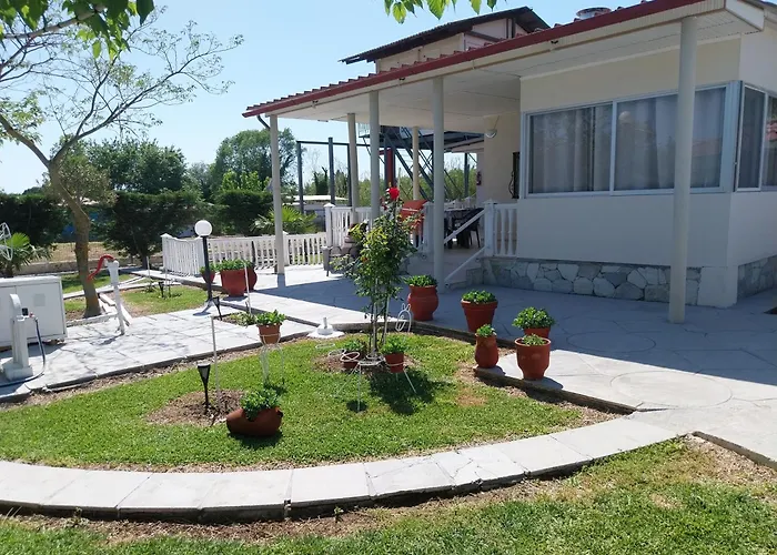 Artzie. έξοχικο με τεράστιο εξωτερικό χώρο. Nea Kallikrateia