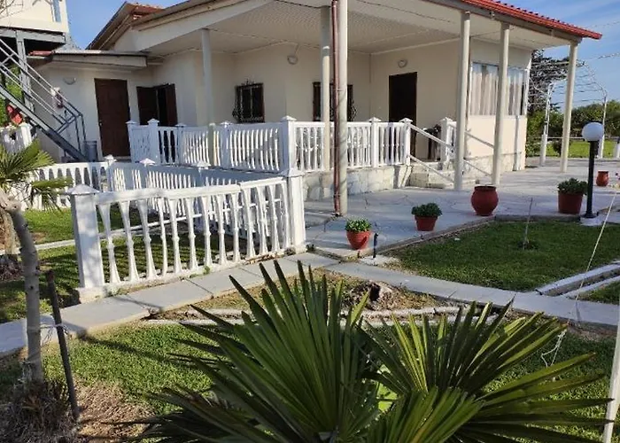 Artzie. έξοχικο με τεράστιο εξωτερικό χώρο.