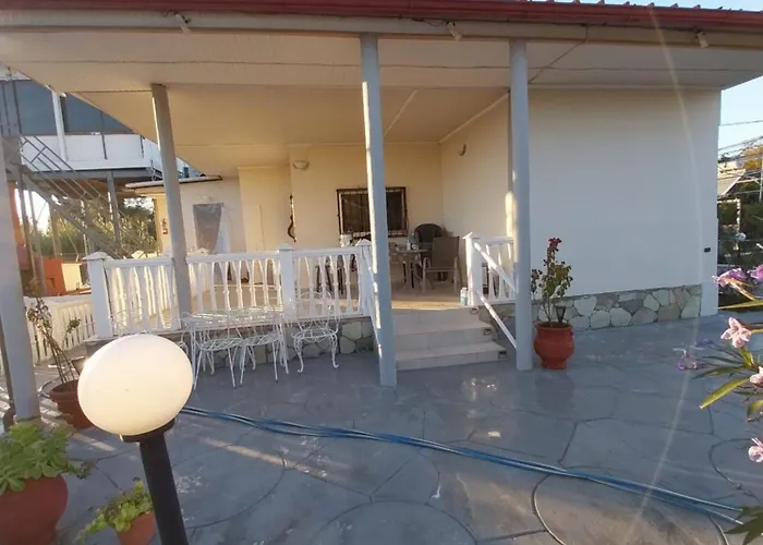 度假居 Artzie. έξοχικο με τεράστιο εξωτερικό χώρο.