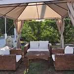 Casa vacanze Artzie. έξοχικο με τεράστιο εξωτερικό χώρο. Nea Kallikrateia