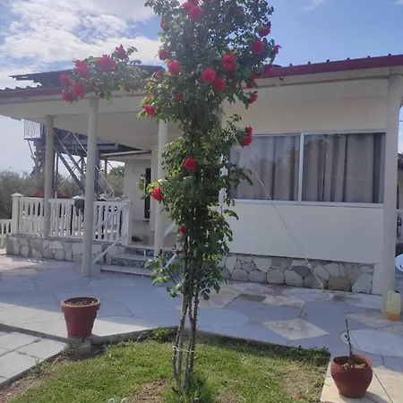 Artzie. έξοχικο με τεράστιο εξωτερικό χώρο. Nea Kallikrateia