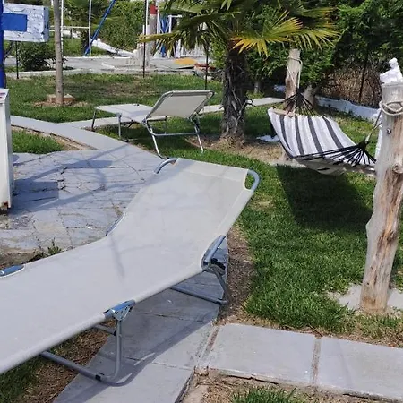 Artzie. έξοχικο με τεράστιο εξωτερικό χώρο.