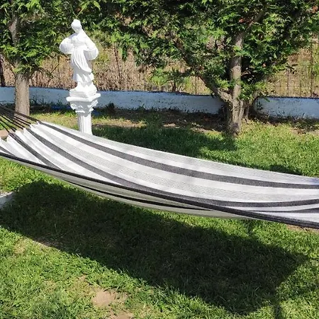 Casa de Férias Artzie. έξοχικο με τεράστιο εξωτερικό χώρο. Nea Kallikrateia