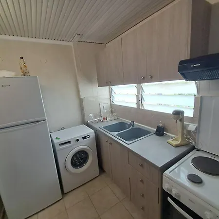 Artzie. έξοχικο με τεράστιο εξωτερικό χώρο. Casa de Férias Nea Kallikrateia